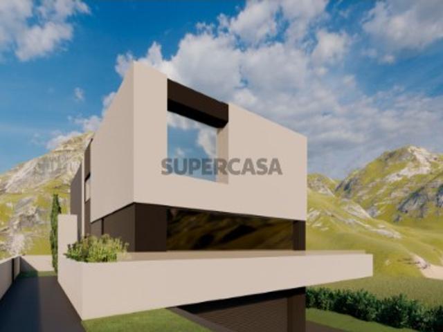 Moradia 3 frentes V4 em construção Valongo