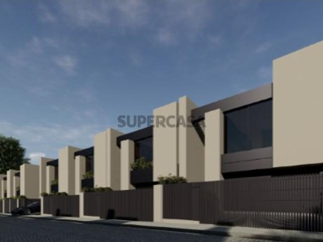 MORADIA 3 FRENTES EM CONSTRUÇÃO 3 SUITES