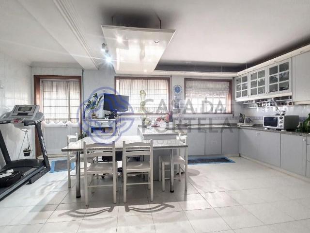 Moradia 3 Frentes em Rechousa com 3 suites, e áreas fabulosa. 294m² Canelas