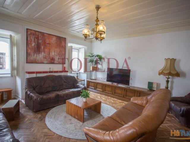Moradia 3 Pisos 10 Divisões | 26084061242
