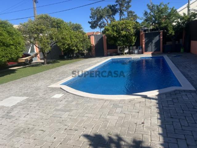 Moradia 3 pisos T4+2 com Piscina e Dois Terrenos na Quinta do Conde