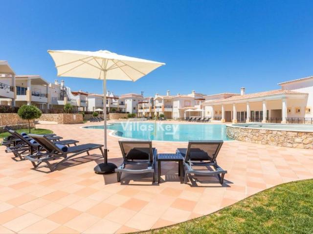 Moradia 3 quartos, vista mar e piscina perto da praia. Sale. 115m² Budens