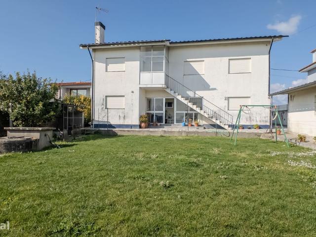 Moradia 4 frentes, jardim, garagem Fajozes, Vila do Conde