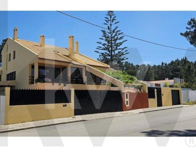 Moradia 540m2, 1.100m2 terreno, 11 assoalhadas, piscina, jardim, garagens,Verdizela, Aroeira