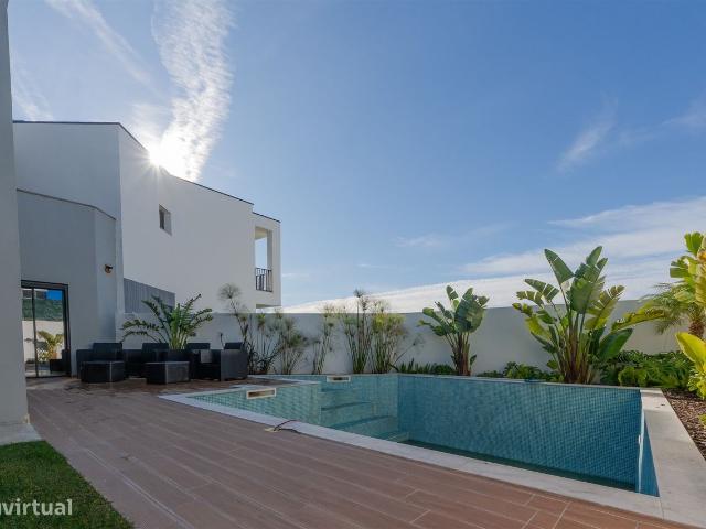 Moradia 5 assoalhadas, com piscina no Zambujeiro