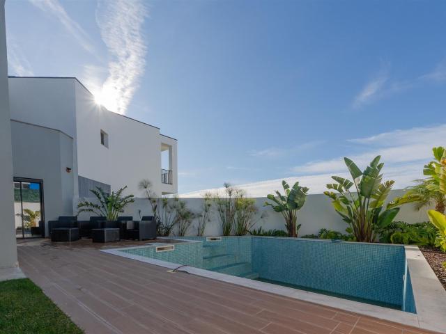 Moradia 5 assoalhadas, com piscina no Zambujeiro. 195m² Alcabideche