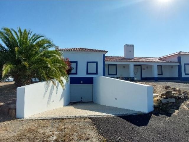 MORADIA 638 m2, Anexo 152 m2