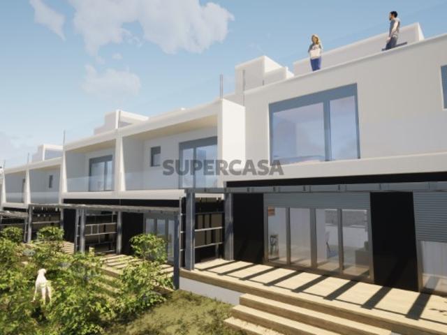 Moradias T3 em construção com vista mar