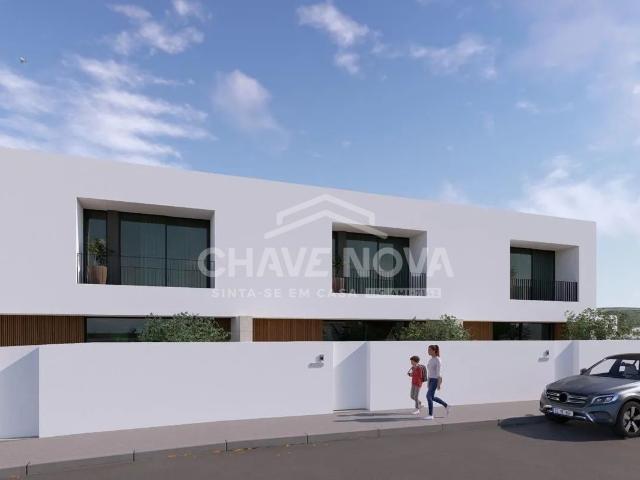 Moradias T3 Novas com Jardim e Garagem – Pedroso