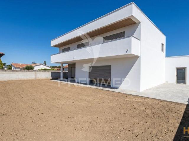 Moradias T4 Novas | Jardoeira ? Conforto, Modernidade e Excelente Localização | 26084093981