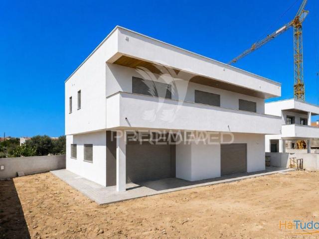 Moradias T4 Novas | Jardoeira ? Conforto, Modernidade e Excelente Localização | 26084093982