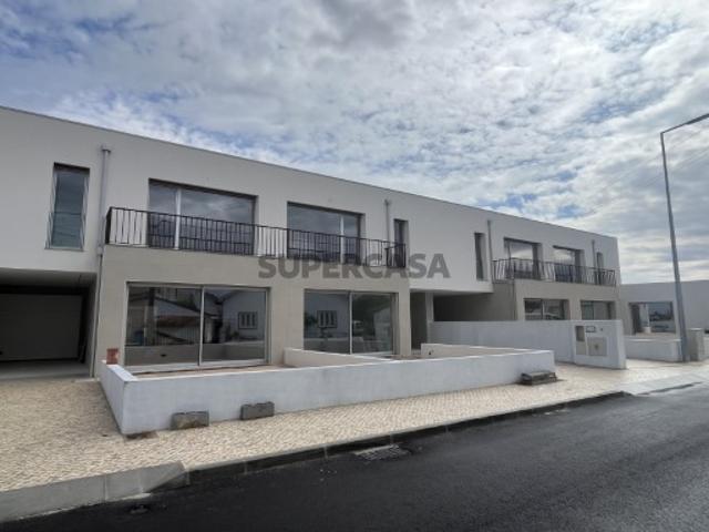 Moradias V3 geminadas na Embra, Marinha Grande