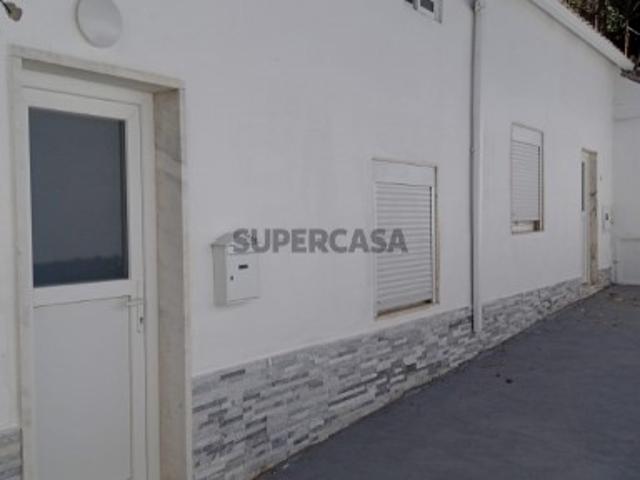Moradias com dois pisos Ajuda