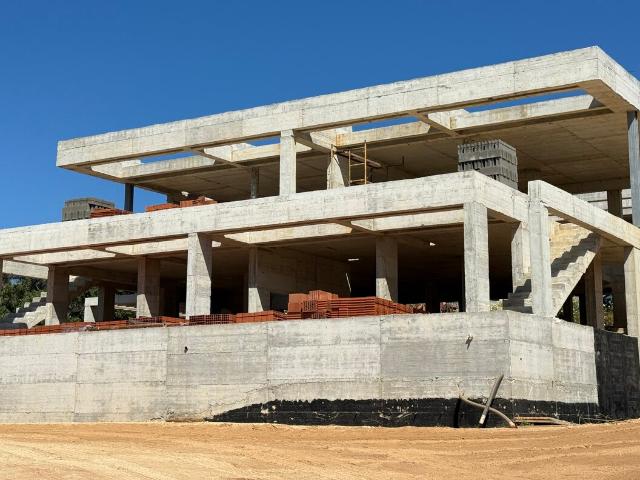 Moradias de luxo com vistas panoramicas para o mar, perto da praia