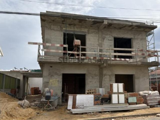 Moradias Geminadas T3 I parqueamento I Modernas, Confortáveis e com Excelente Localização! Fernão Ferro Seixal