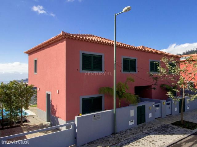 Descubra o Refgio Perfeito Moradia T3 com Piscina e Vista Mar
