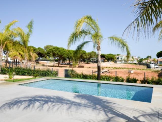 Moradias Novas com Piscina Privativa
