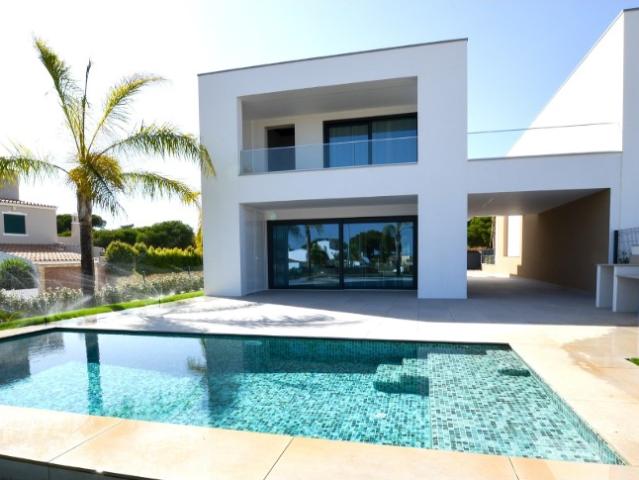 Moradias Novas com Piscina Privativa