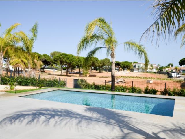 Moradias Novas com Piscina Privativa