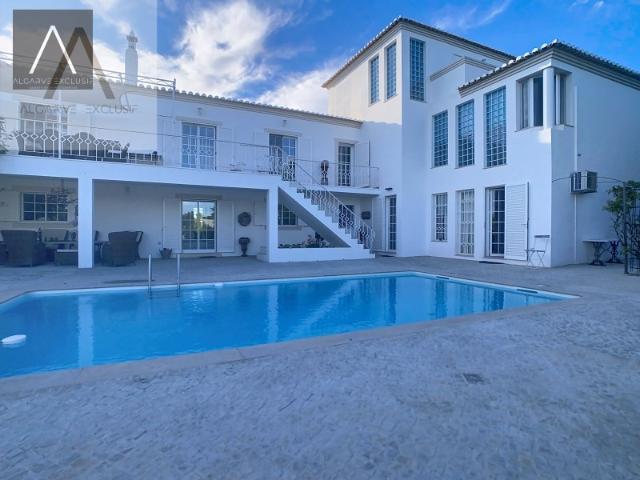 Morandia de luxo com piscina è jardim cerro azul