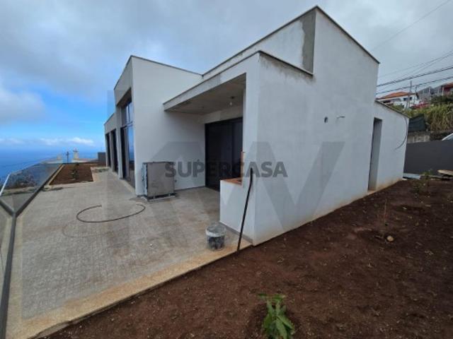 MORATIA T2, TERREA COM GARAGEM PARA 2 CARROS E AREA DE JARDIM