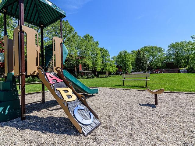 Moray Village Phase III The Coach Homes 1 Bedroom Home for Rent at 525 Thompson Dr, Winnipeg, MB R3J 3W5 Booth