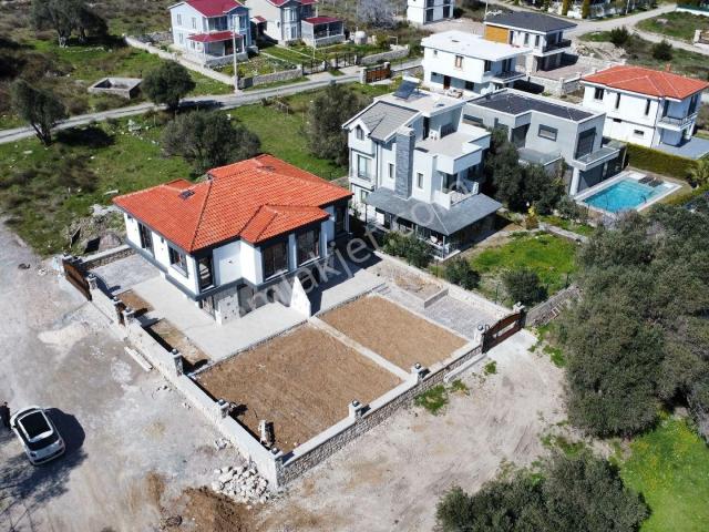 Mordoğan Barış Emlaktan 3+1 Bahçeli Ve Açık Otoparklı Sıfır Satılık Villa