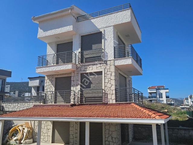 Mordoğan Denize Yakın 4 Katlı Lüx Sıfır Villa
