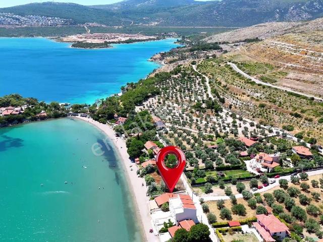 Mordoğan Manal Koyu'nda Denize Sıfır Müstakil Ev