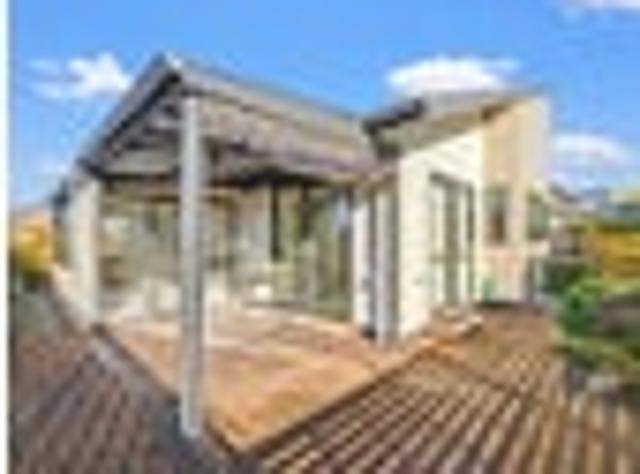 More House, Less Garden in Caversham Park