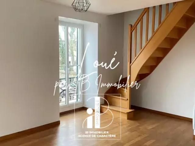 MORET SUR LOING NEAR TOWN CENTER 3 ROOM DUPLEX OF 80 m² WITH PARKING SPACES
