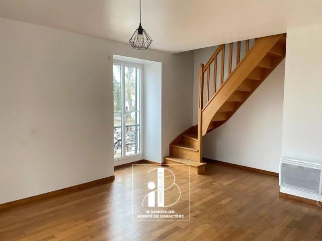 MORET SUR LOING PROCHE CENTRE VILLE DUPLEX T3 DE 80 m² avec PLACES DE PARKING