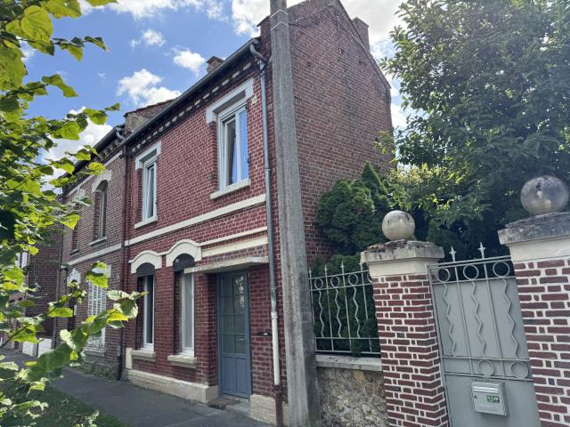 MOREUIL MAISON 3 CHAMBRES AVEC JARDIN ET DEPENDANCE