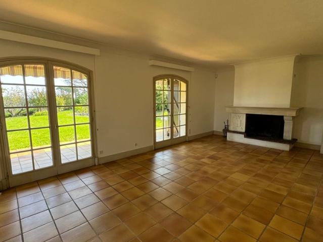 MORLAAS Belle Demeure de 200mÂ² hab/8 piÃ¨ces/sous sol total/Climatisation/1400mÂ² de terrain