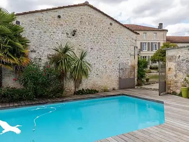 Mornac 16600 Achat / Vente maison 9 pièces t9 parking