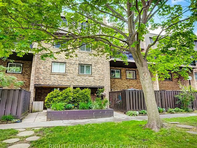 Morningside Ave/lawrence Ave 3 Beds / 2 Baths