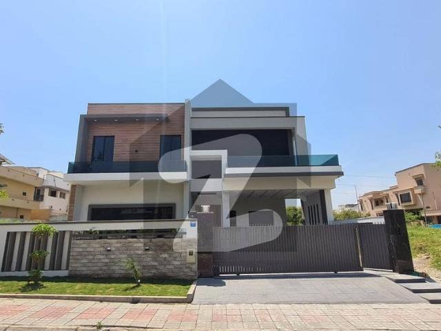 Most Beautiful Design Of 1 Kanal House Up For Sale