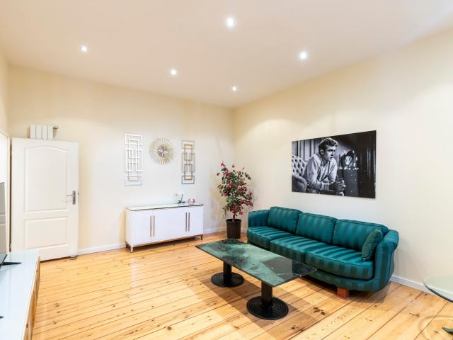 Most Central spacious apartment in the sidewing