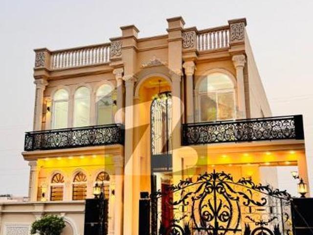 Most Elegant 10 Marla House Of New Metro City Sector 1 Block B
