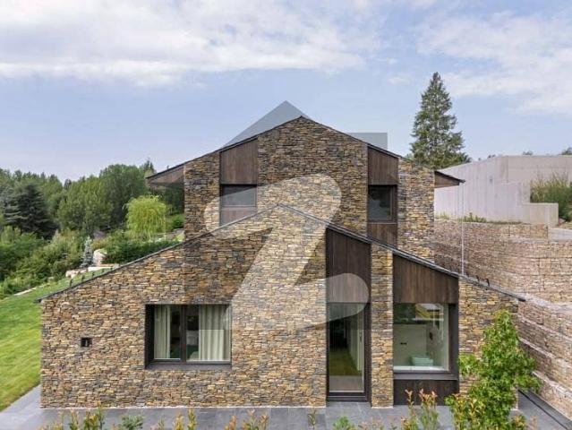 Most Elegant Abroad Stylish Farmhouse For Sale