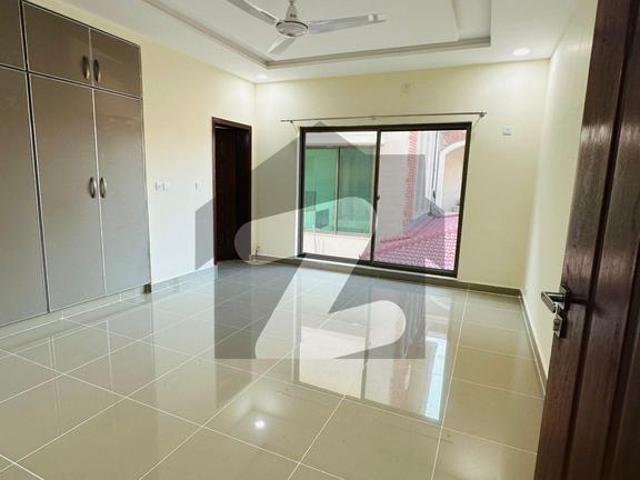 Most Ideal Prime And Specious Location House Nearest To Masjid Park And Main Gate Askari 3