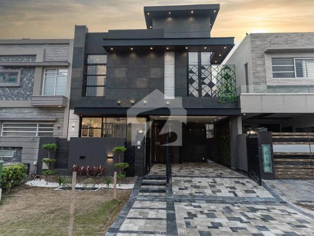 Most Luxurious 10 Marla Stunning Home Is Available For Rent In Dha Phase 6, Lahore