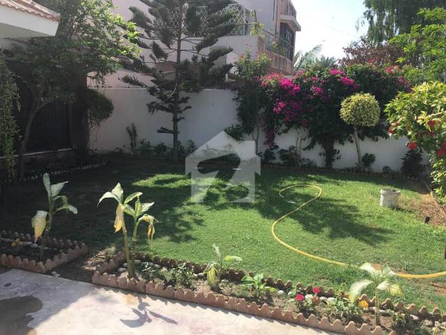 Most Spacious 666 square yards house for rent at bukhari street, with the planning of 5 Huge Sized Bedroom with Basement