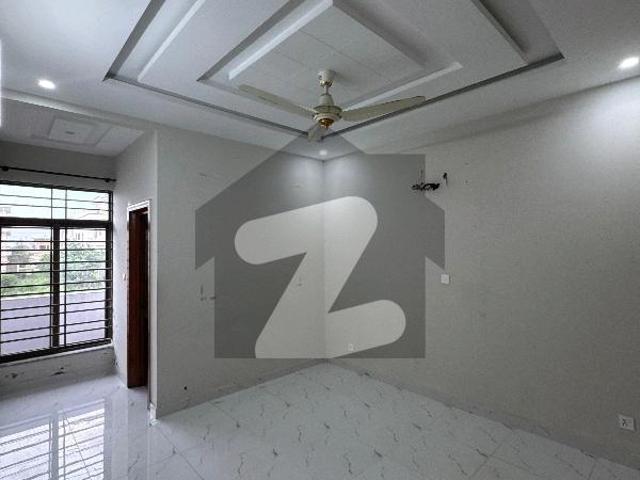 Most Top Location 1 Kanal House In E 7