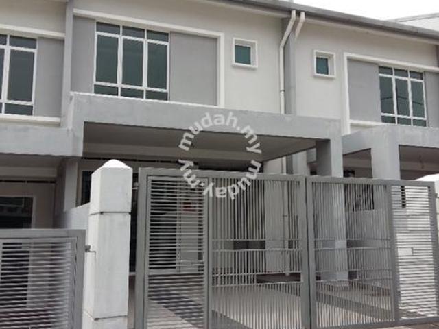 Most Worth to Buy 2 Storey Modern Design BANDAR PUTRA PERMAI LEP 1
