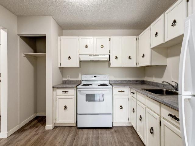 Mosaic Manor 1 Bedroom Apartment for Rent at 1454 Rae St, Regina, SK S4T 2C5 North Central