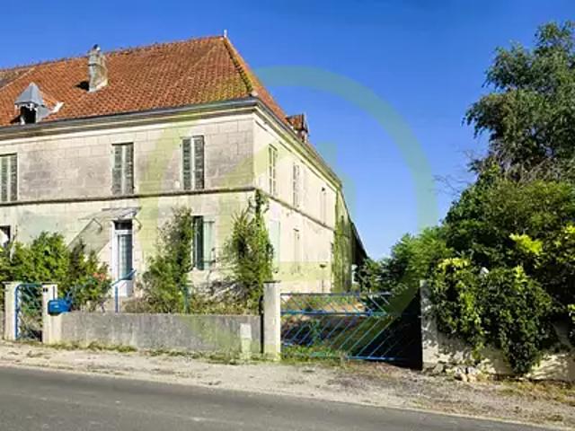 Mosnac 17240 Achat / Vente maison 5 pièces t5 au dernier étage