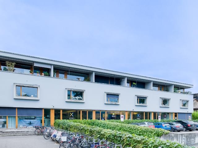 Motorradplatz in moderner Einstellhalle