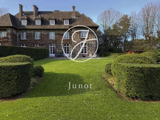Mouvaux – Maison de caractère dans un manoir 8 pièces – 253 m²