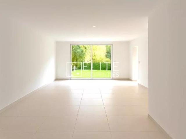 Mouans sartoux ESPACE ET NATURE POUR CE T4 80m² habitable + 598 m² de jardin